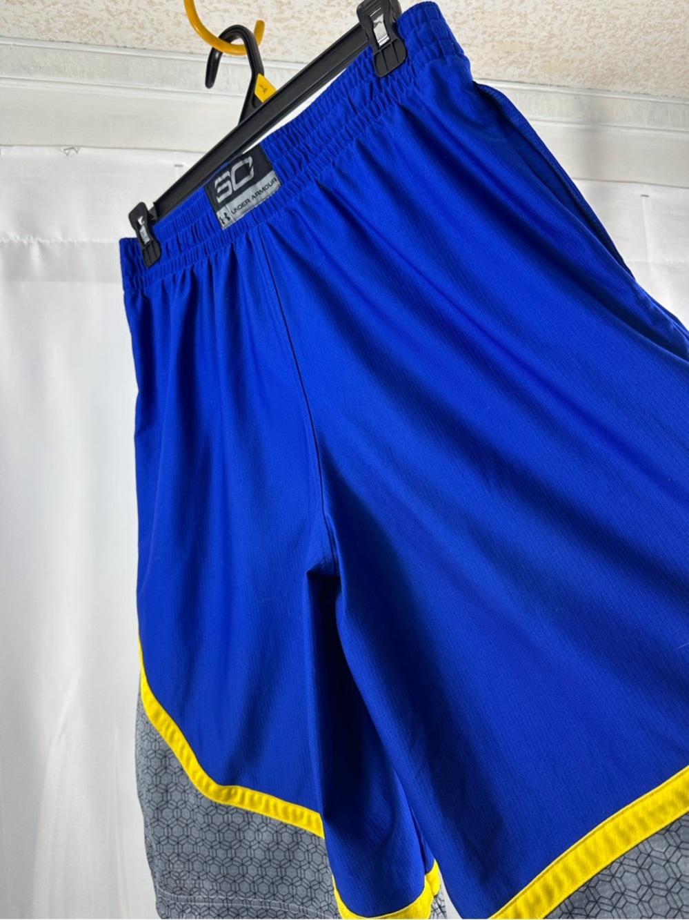 0180 under Armour, men’s loose fit shorts size medium SC Stephan Curry